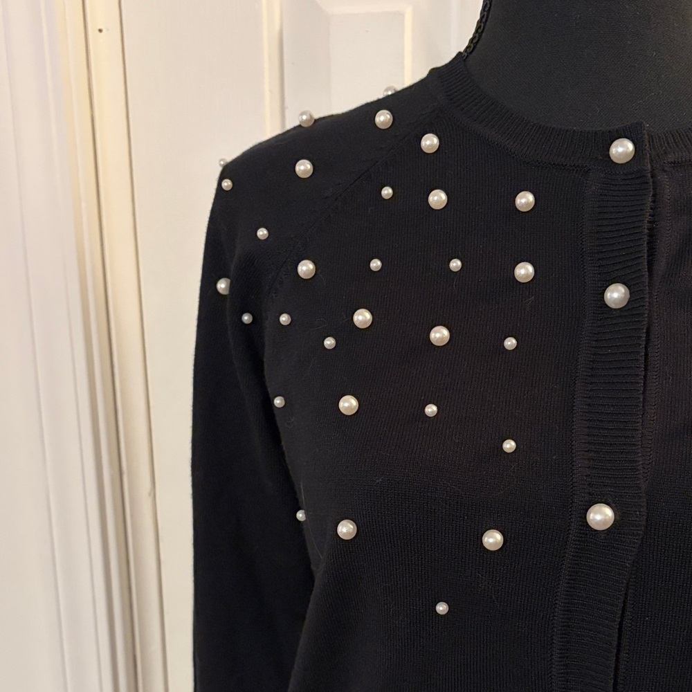 Carmen Chic Black Cardigan with Pearls - Picture 4 of 6